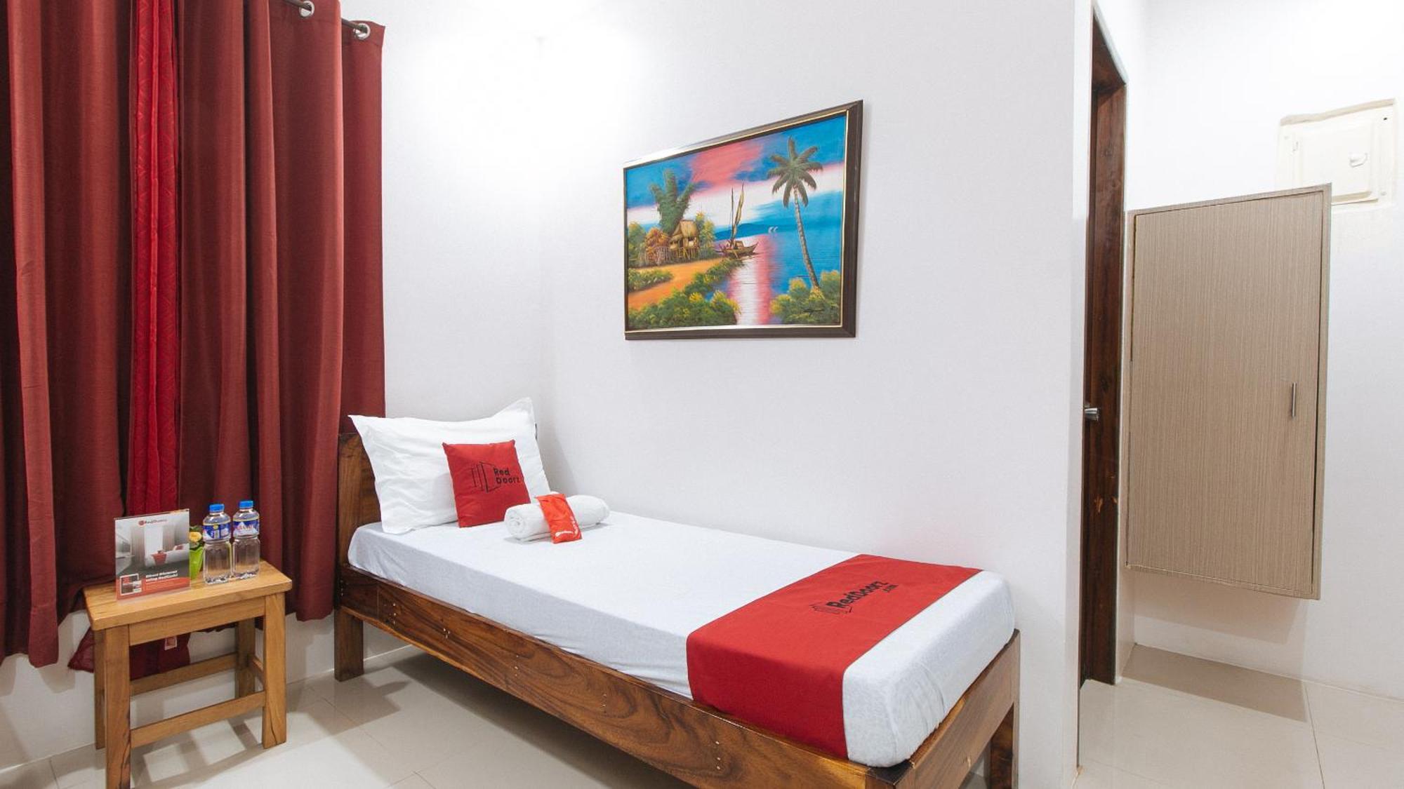 Reddoorz Plus @ Jollydays Hotel Nueva Ecija San Jose  Exterior photo