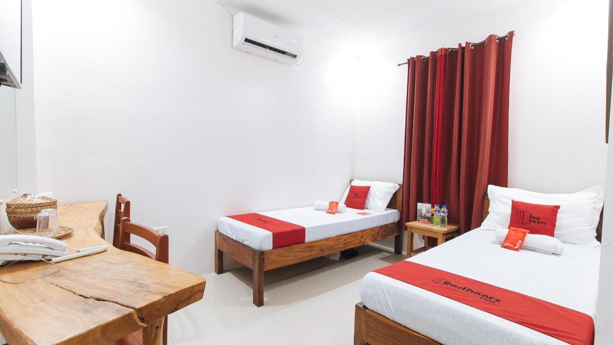 Reddoorz Plus @ Jollydays Hotel Nueva Ecija San Jose  Exterior photo