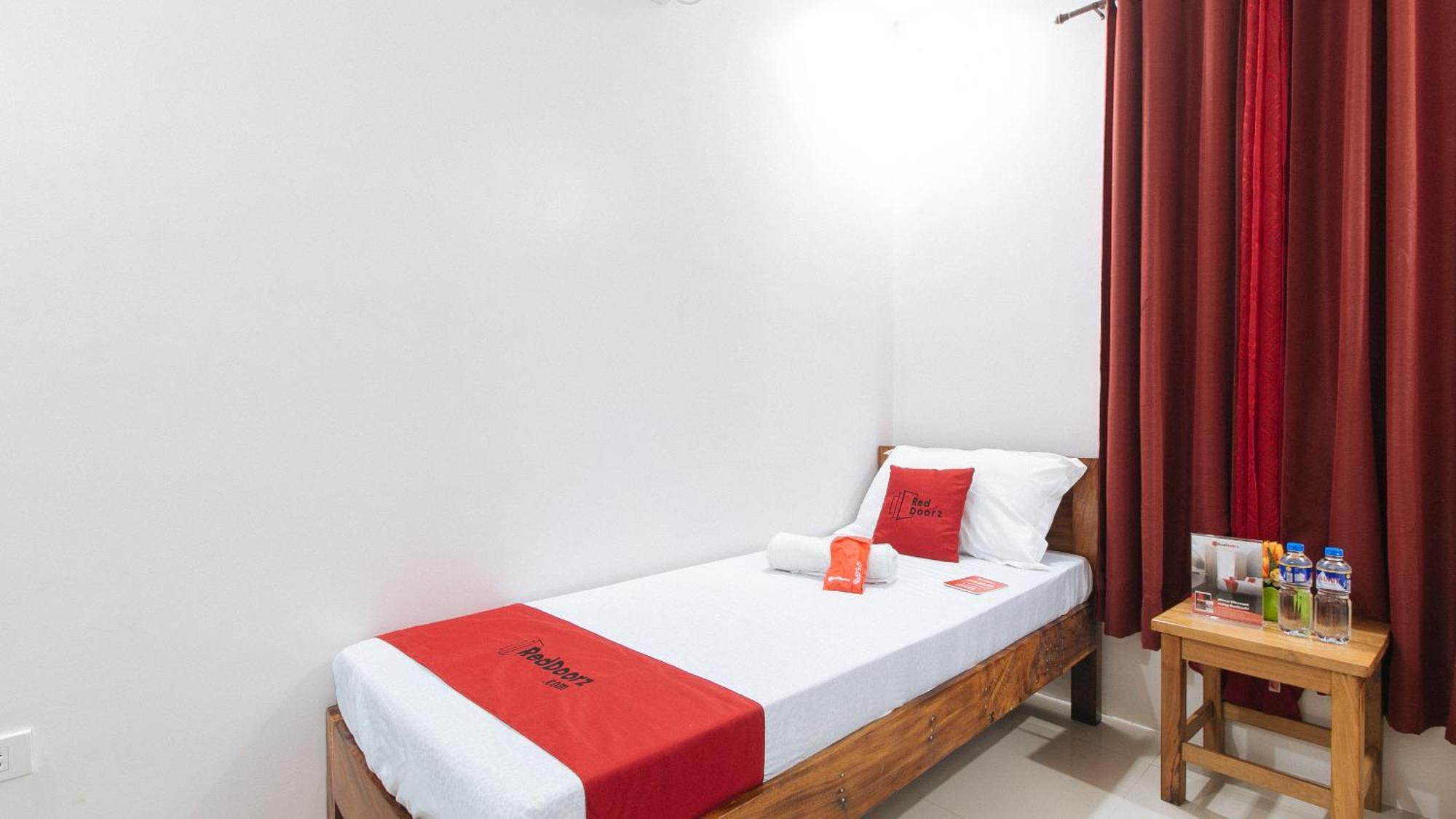 Reddoorz Plus @ Jollydays Hotel Nueva Ecija San Jose  Exterior photo