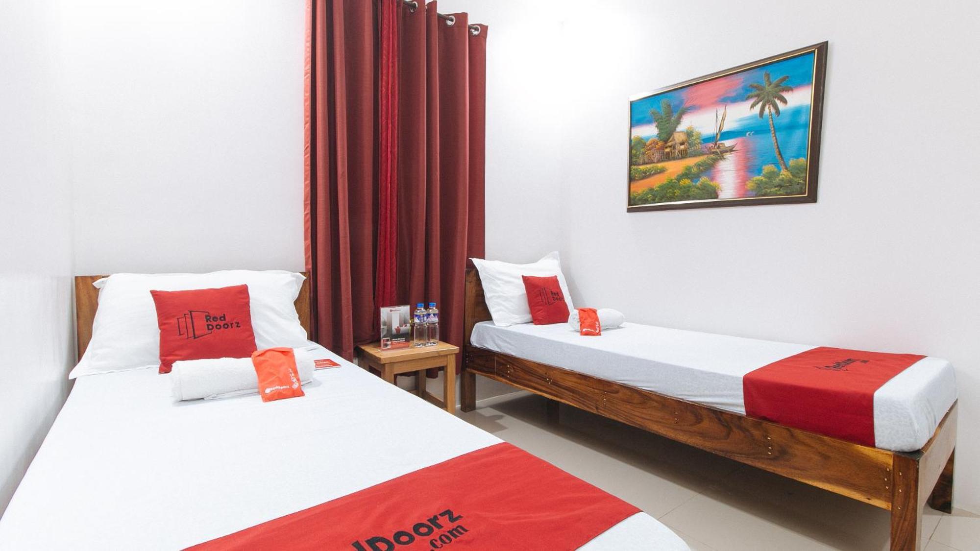 Reddoorz Plus @ Jollydays Hotel Nueva Ecija San Jose  Exterior photo