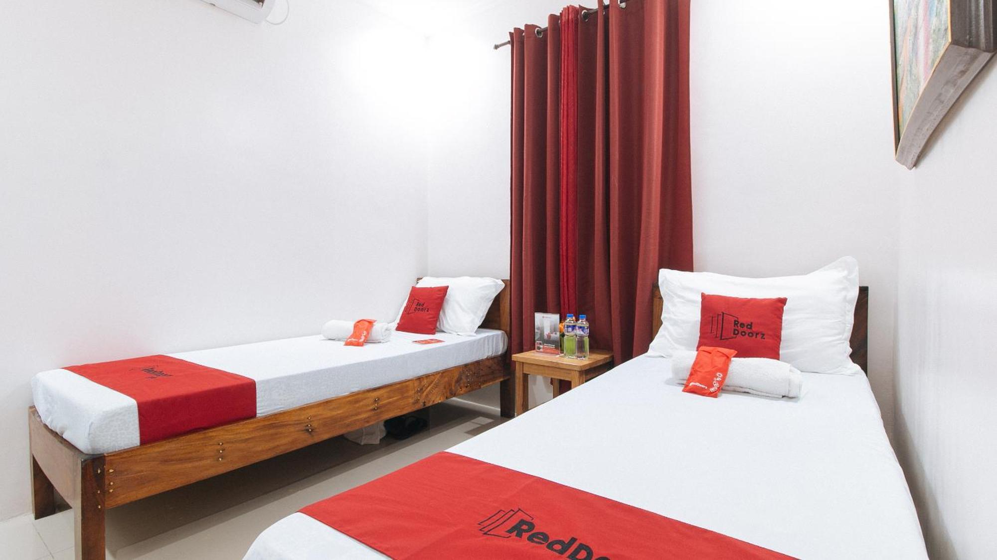 Reddoorz Plus @ Jollydays Hotel Nueva Ecija San Jose  Exterior photo