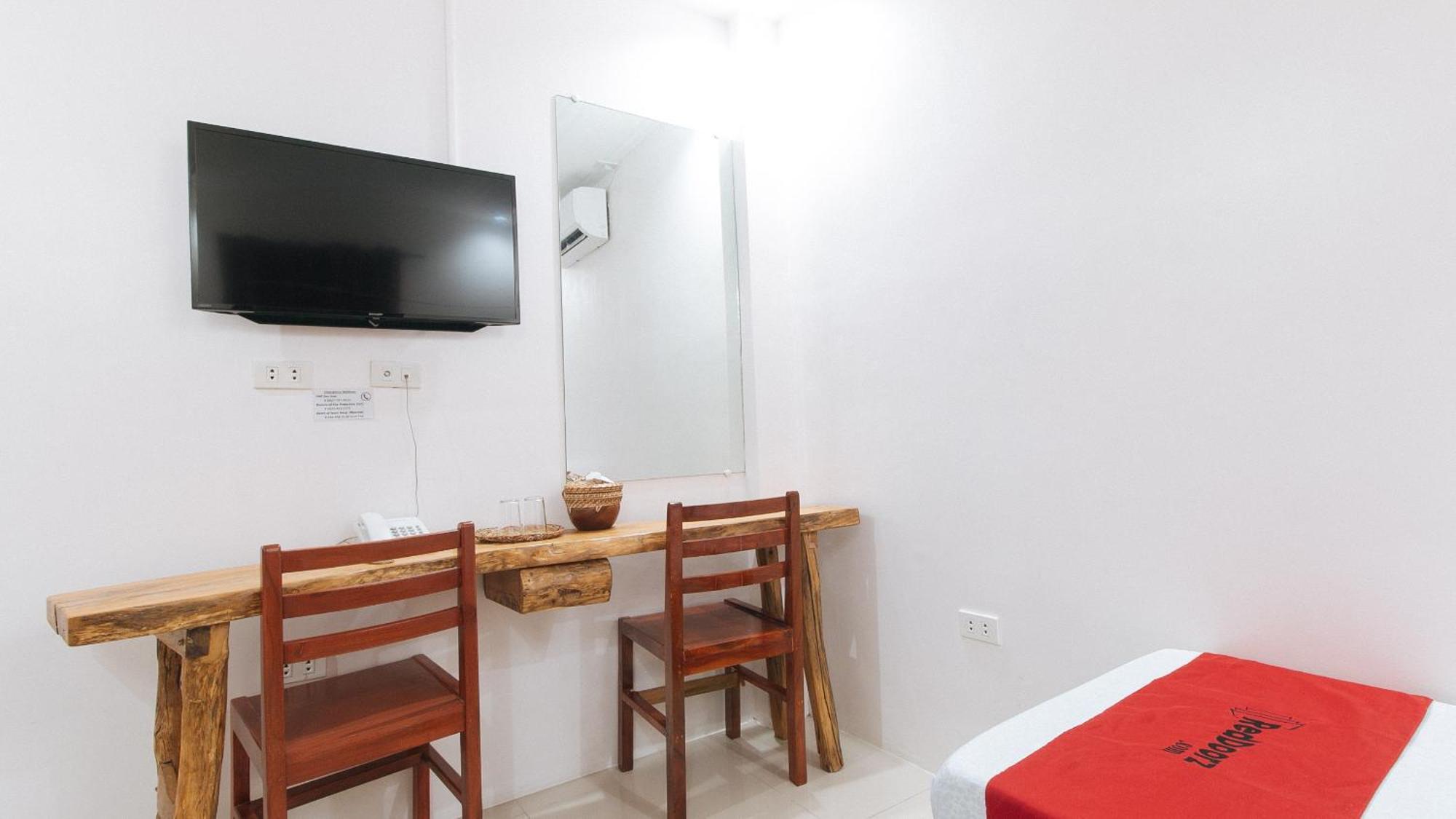 Reddoorz Plus @ Jollydays Hotel Nueva Ecija San Jose  Exterior photo
