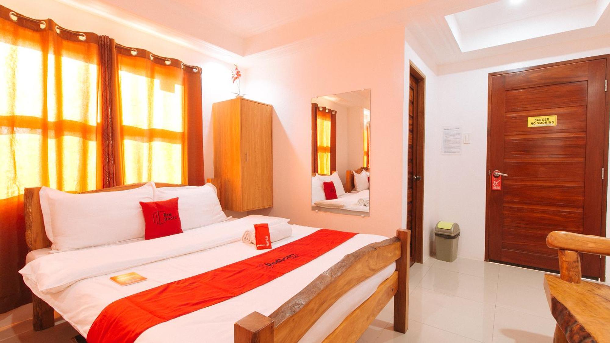 Reddoorz Plus @ Jollydays Hotel Nueva Ecija San Jose  Exterior photo