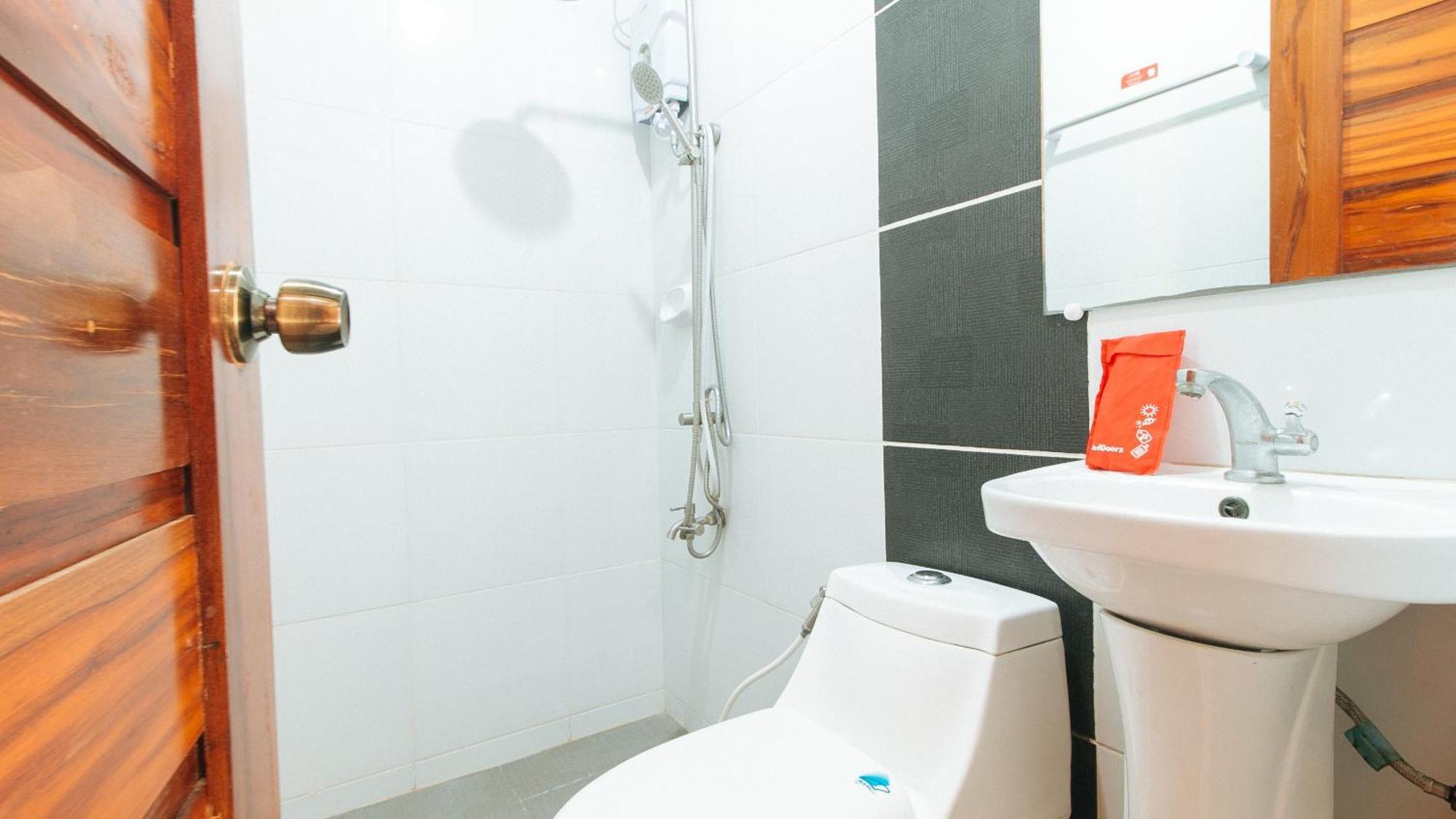 Reddoorz Plus @ Jollydays Hotel Nueva Ecija San Jose  Exterior photo
